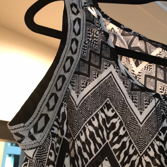 🌸 Beautifully Couture Boho sleeveless top - Picture 5 of 7